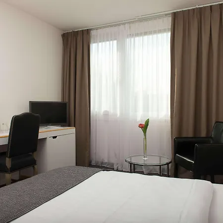 Tryp By Wyndham Hotel 3*